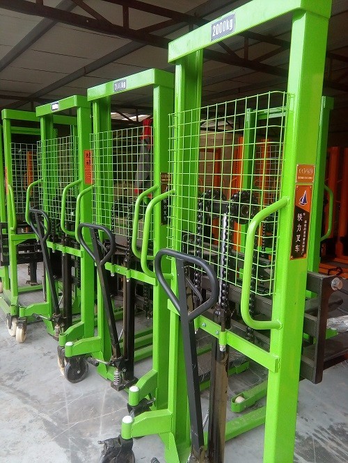 手动液压堆高车的使用