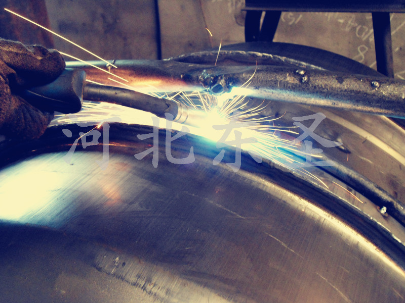 小型搅拌机钢板焊接车间