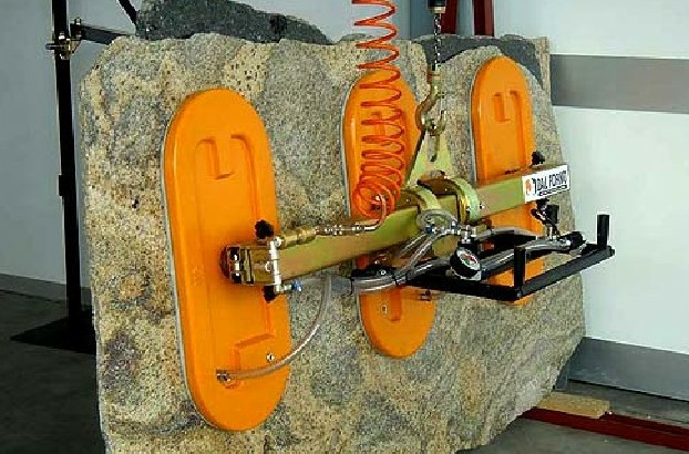 石材大板夹使用现场作业拍摄--168飞艇开奖官网开奖记录查询结果--小型搅拌机|石材夹具|液压堆高车|手动叉车