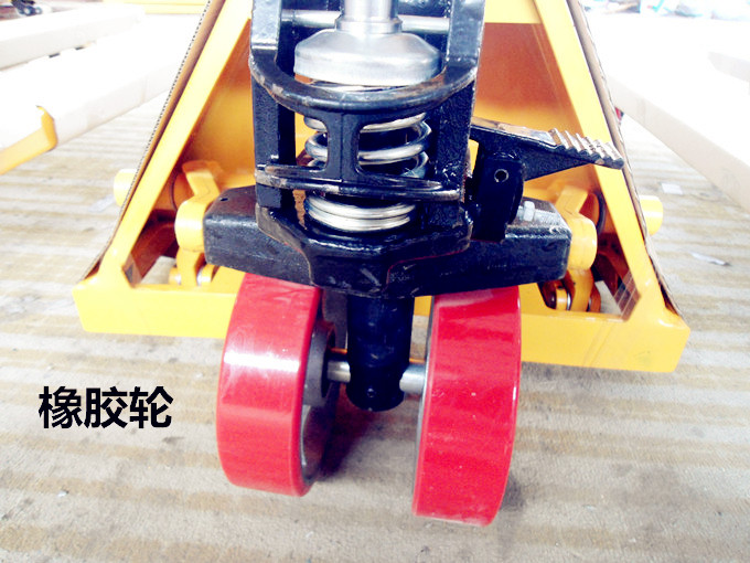 手动叉车橡胶轮细节大图--168飞艇开奖官网开奖记录查询结果--手动叉车|液压堆高车|石材夹具|小型搅拌机