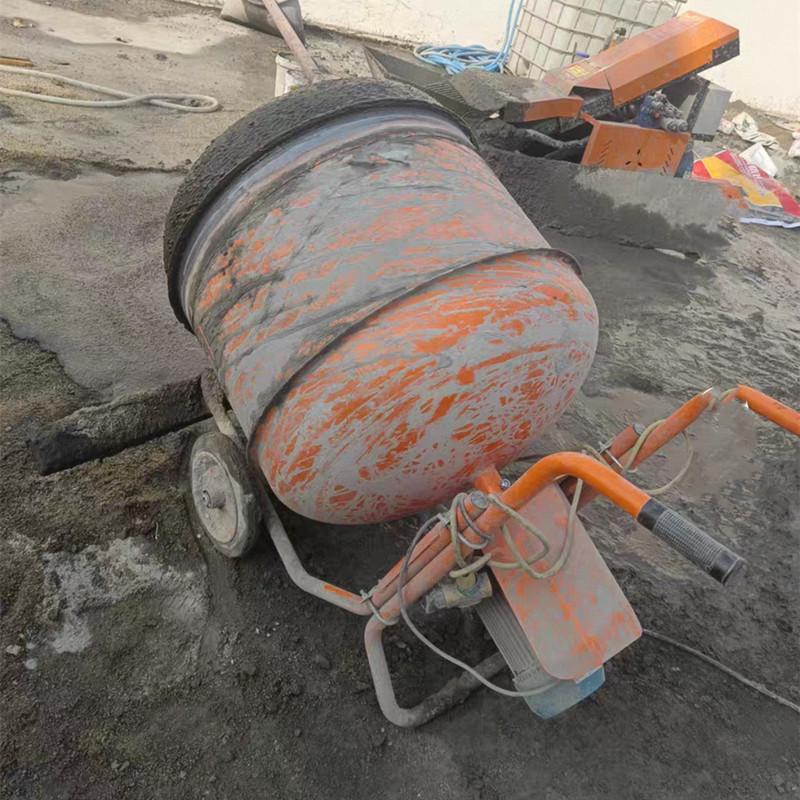 卧式小型搅拌机搅拌好的水泥砂浆不能倒入小推车里面